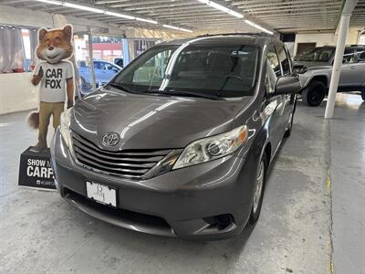 2015 Toyota Sienna LE 8-Passenger 27 SERVICE RECORDS (1 OWNER) - Photo 1 - Portland, OR 97267