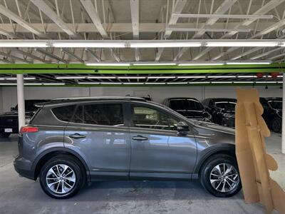 2018 Toyota RAV4 Hybrid LE GAS SAVER - Photo 8 - Portland, OR 97267