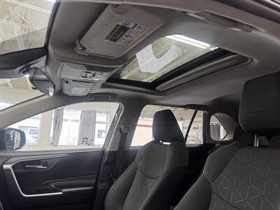 2020 Toyota RAV4 XLE TWO OWNER GREAT SHAPE   - Photo 13 - Portland, OR 97267