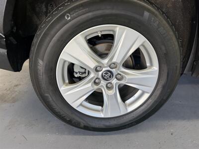 2019 Toyota RAV4 XLE - Photo 18 - Portland, OR 97267