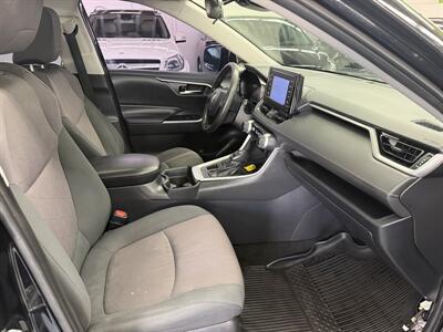 2019 Toyota RAV4 XLE - Photo 14 - Portland, OR 97267