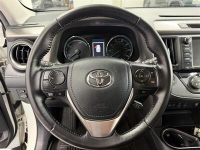 2017 Toyota RAV4 Hybrid Limited LOW MILE 60K ONE OWNER - Photo 11 - Portland, OR 97267