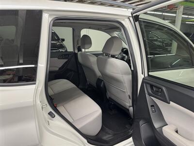 2015 Subaru Forester 2.5i Premium LOW MILE 54K - Photo 10 - Portland, OR 97267