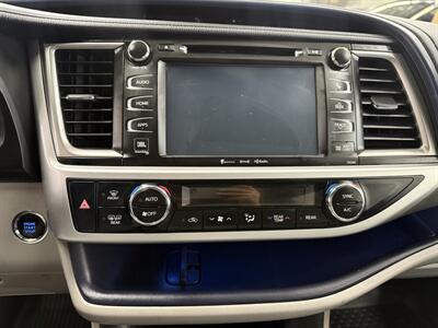 2018 Toyota Highlander Limited NO ACCIDENT 18 SERVICE RECORDS   - Photo 22 - Portland, OR 97267