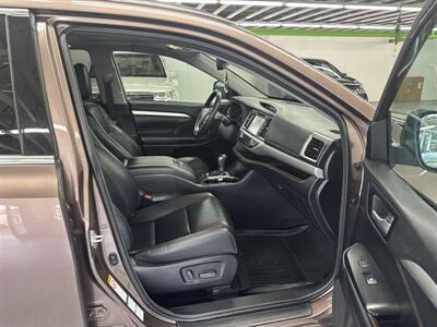 2018 Toyota Highlander XLE 2 OWNERS LOW MILES(73K)   - Photo 13 - Portland, OR 97267