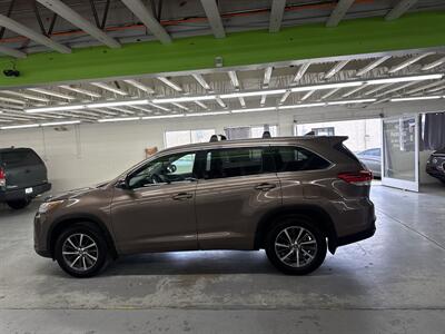 2018 Toyota Highlander XLE 2 OWNERS LOW MILES(73K)   - Photo 9 - Portland, OR 97267