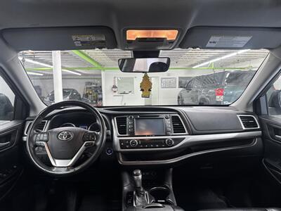 2018 Toyota Highlander XLE 2 OWNERS LOW MILES(73K)   - Photo 10 - Portland, OR 97267