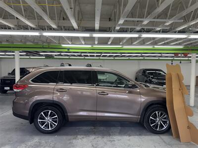2018 Toyota Highlander XLE 2 OWNERS LOW MILES(73K)   - Photo 8 - Portland, OR 97267