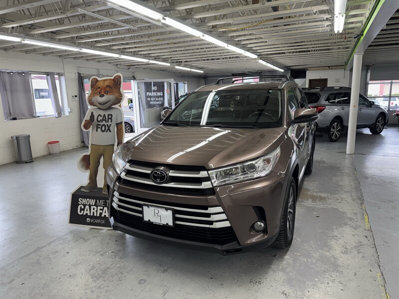 2018 Toyota Highlander XLE 2 OWNERS LOW MILES(73K)   - Photo 1 - Portland, OR 97267
