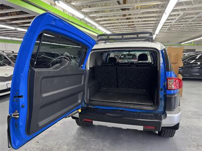 2007 Toyota FJ Cruiser 4dr SUV   - Photo 9 - Portland, OR 97267