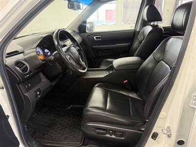 2012 Honda Pilot Touring/ TWO OWNERS/ LOW MILES 72K   - Photo 11 - Portland, OR 97267