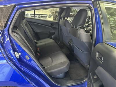 2017 Toyota Prius Two ONE OWNER 25 LOW MILE 76K - Photo 13 - Portland, OR 97267