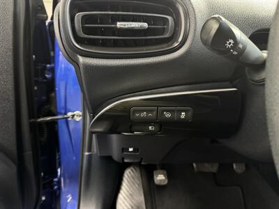 2017 Toyota Prius Two ONE OWNER 25 LOW MILE 76K - Photo 14 - Portland, OR 97267