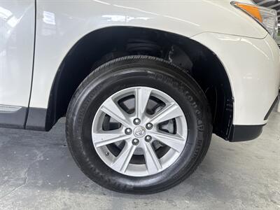 2012 Toyota Highlander 1 OWNER (22 SERVICE RECORDS)   - Photo 19 - Portland, OR 97267
