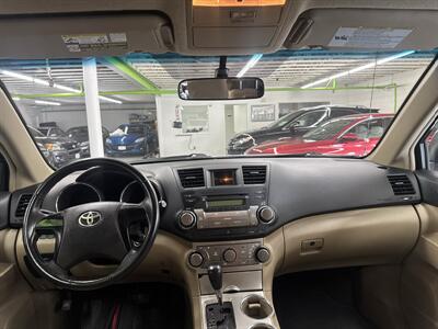 2012 Toyota Highlander 1 OWNER (22 SERVICE RECORDS)   - Photo 10 - Portland, OR 97267