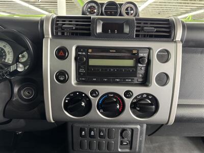 2010 Toyota FJ Cruiser ONE OWNER 25 SERVICE   - Photo 17 - Portland, OR 97267