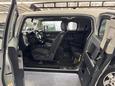 2010 Toyota FJ Cruiser ONE OWNER 25 SERVICE   - Photo 12 - Portland, OR 97267