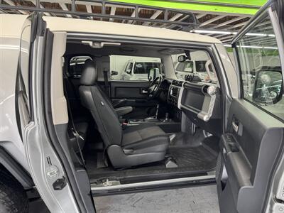 2010 Toyota FJ Cruiser ONE OWNER 25 SERVICE   - Photo 14 - Portland, OR 97267