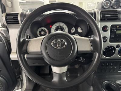 2010 Toyota FJ Cruiser ONE OWNER 25 SERVICE   - Photo 11 - Portland, OR 97267