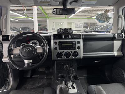 2010 Toyota FJ Cruiser ONE OWNER 25 SERVICE   - Photo 9 - Portland, OR 97267