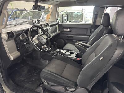 2010 Toyota FJ Cruiser ONE OWNER 25 SERVICE   - Photo 13 - Portland, OR 97267