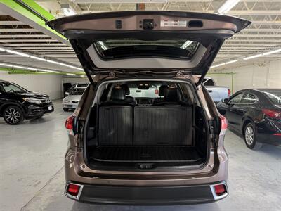 2017 Toyota Highlander Hybrid Limited Platinum ONE OWNER   - Photo 8 - Portland, OR 97267