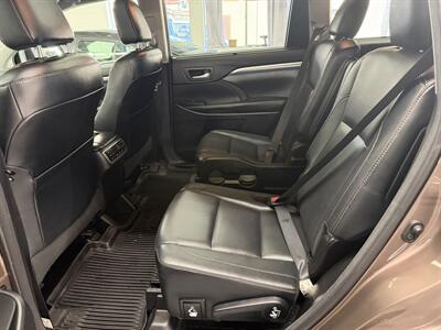 2017 Toyota Highlander Hybrid Limited Platinum ONE OWNER   - Photo 12 - Portland, OR 97267