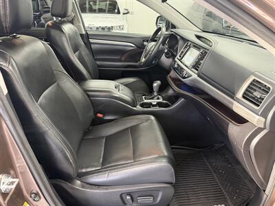 2017 Toyota Highlander Hybrid Limited Platinum ONE OWNER   - Photo 14 - Portland, OR 97267