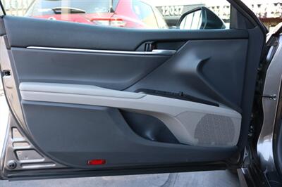 2022 Toyota Camry Hybrid LE  HYBRID - Photo 19 - North Hollywood, CA 91605
