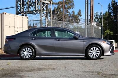 2022 Toyota Camry Hybrid LE  HYBRID - Photo 10 - North Hollywood, CA 91605