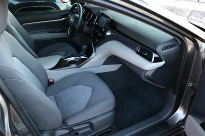 2022 Toyota Camry Hybrid LE  HYBRID - Photo 17 - North Hollywood, CA 91605