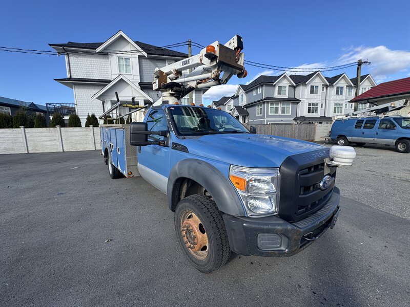 2011 Ford F-550 Super Duty   - Photo 1 - Langley, BC V3A 4H1