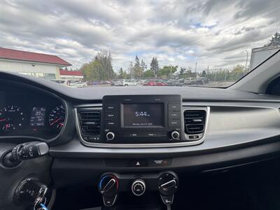 2019 Kia Rio 5-Door S   - Photo 11 - Langley, BC V3A 4H1