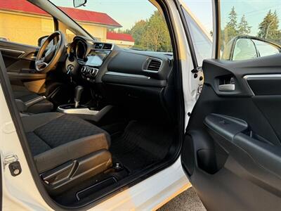 2016 Honda Fit LX   - Photo 7 - Langley, BC V3A 4H1