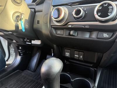 2016 Honda Fit LX   - Photo 12 - Langley, BC V3A 4H1