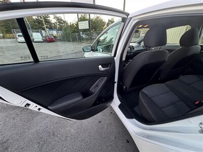 2017 Kia Forte LX   - Photo 28 - Langley, BC V3A 4H1