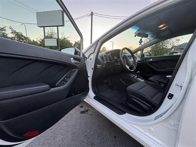 2017 Kia Forte LX   - Photo 25 - Langley, BC V3A 4H1