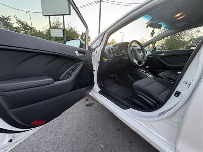 2017 Kia Forte LX   - Photo 18 - Langley, BC V3A 4H1