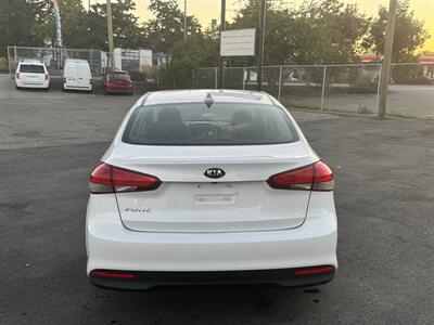 2017 Kia Forte LX   - Photo 4 - Langley, BC V3A 4H1