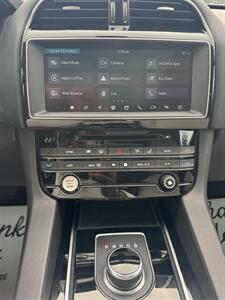 2017 Jaguar F-PACE 35t Prestige   - Photo 23 - Langley, BC V3A 4H1