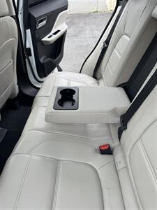 2017 Jaguar F-PACE 35t Prestige   - Photo 21 - Langley, BC V3A 4H1
