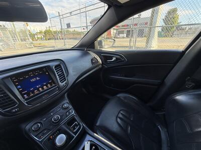 2016 Chrysler 200 S - Photo 11 - Langley, BC V3A 4H1