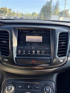 2016 Chrysler 200 S   - Photo 21 - Langley, BC V3A 4H1