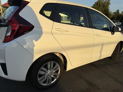 2017 Honda Fit LX   - Photo 28 - Langley, BC V3A 4H1