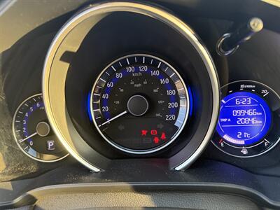 2017 Honda Fit LX   - Photo 5 - Langley, BC V3A 4H1