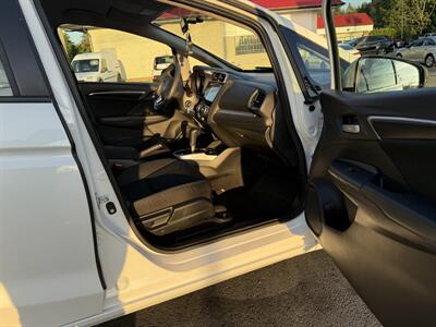 2017 Honda Fit LX   - Photo 19 - Langley, BC V3A 4H1