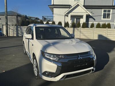2019 Mitsubishi Outlander PHEV SEL   - Photo 1 - Langley, BC V3A 4H1