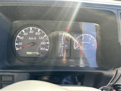 2004 Isuzu Elf Truck   - Photo 11 - Langley, BC V3A 4H1