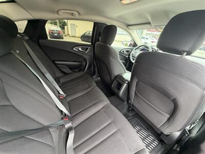 2015 Chrysler 200 LX   - Photo 22 - Langley, BC V3A 4H1