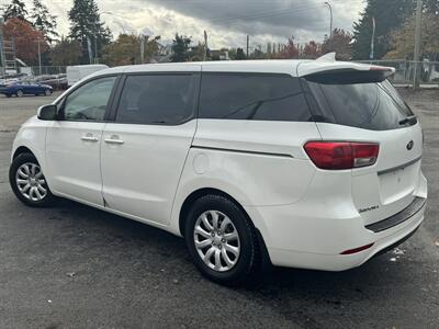 2017 Kia Sedona L - Photo 7 - Langley, BC V3A 4H1